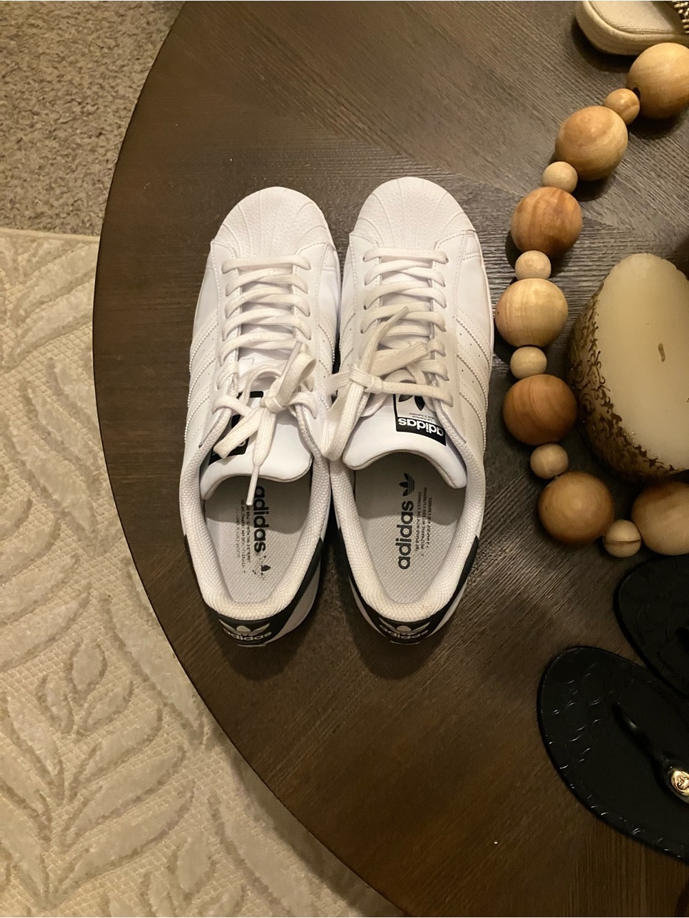 Men adidas White Low-Top Leather Sneakers with Black Heel Tab